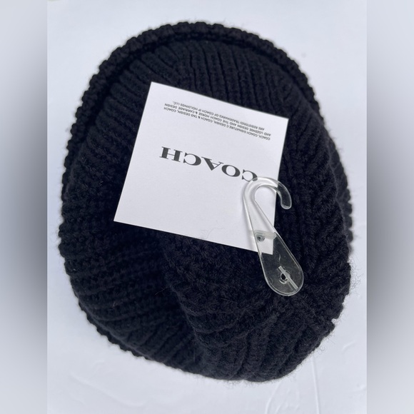 Coach Ribbed Black Beanie. - Picture 15 of 15